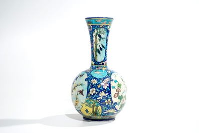 Deck, Th&eacute;odore (Frankrijk, 1823-1891), flesvormige Art Nouveau vaas met polychroom decor