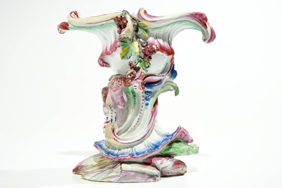 Un vase pot pourri au dragon Rococo en fa&iuml;ence de Sceaux, Jacques Chapelle, 18&egrave;me