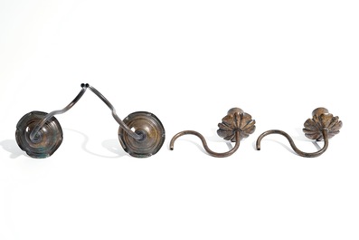 Drie paar bronzen en koperen wandapplieken, 18e eeuw