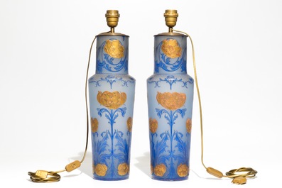 Une paire de vases Art Nouveau en p&acirc;te de verre mont&eacute;s en lampes, prob. France, 19/20&egrave;me