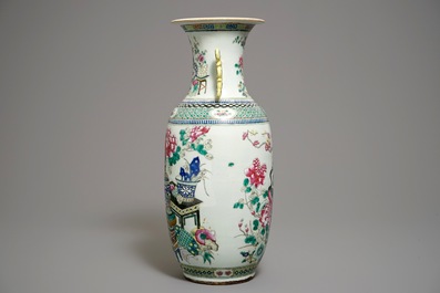 A large Chinese famille rose vase with peacocks and antiquities, 19th C.