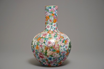19-20世纪 清乾隆 粉彩花卉纹天球瓶