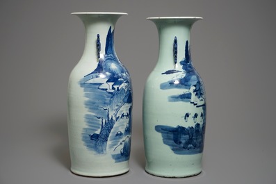 Deux vases en porcelaine de Chine bleu et blanc sur fond c&eacute;ladon, 19/20&egrave;me