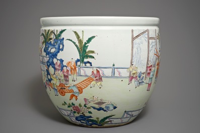 (LOT WITHDRAWN) A large Chinese famille rose 'hundred boys' fish bowl, 19/20th C.