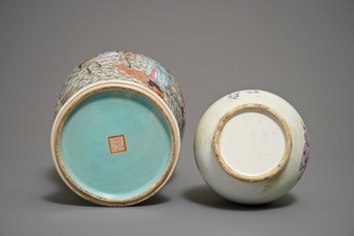 Deux vases en porcelaine de Chine famille rose aux immortels, 19/20&egrave;me