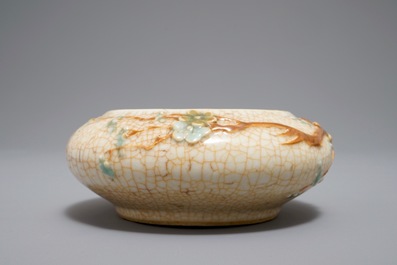 A Chinese crackle-glazed brushwasher with applied design, 19th C.