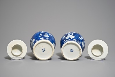 19-20世纪 蓝地开窗花鸟盖罐 青花双耳瓶 青花盖罐 四件
