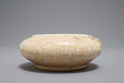 A Chinese crackle-glazed brushwasher with applied design, 19th C.