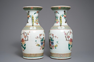 A pair of Chinese famille rose vases with birds and antiquities, 19th C.
