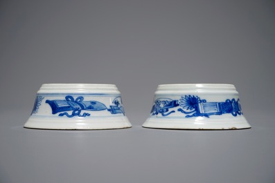 A pair of round Chinese blue and white salts with antiquities design, Kangxi