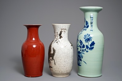 Drie Chinese vazen in sang de boeuf, blauwwit op celadon en craquel&eacute; glazuur, 19e eeuw
