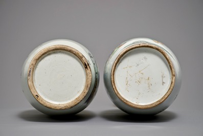 Deux grands vases en porcelaine de Chine famille rose, 19/20&egrave;me