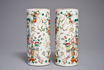A pair of Chinese reticulated famille rosei hat stands with antiquities design, 19th C.