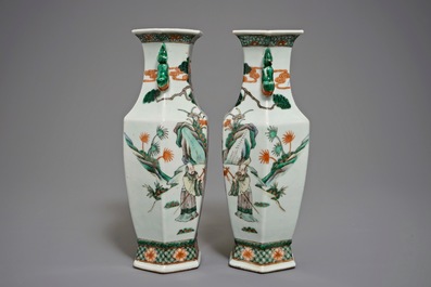 A pair of Chinese hexagonal famille verte vases with design of the immortal Magu, 19th C.