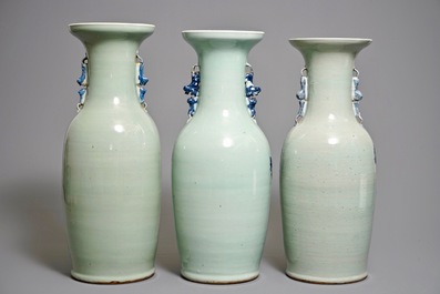 Drie Chinese vazen met blauwwit decor van feniksen op celadon fond, 19e eeuw
