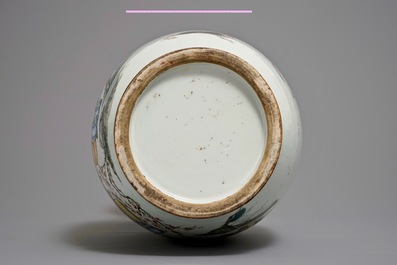 A Chinese qianjiang cai two-sided design vase, 19/20th C.