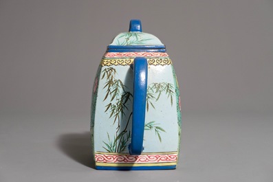 A Chinese enamelled Yixing teapot, 18/19th C.