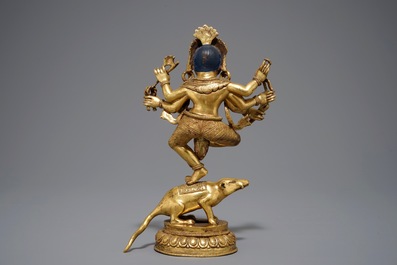 Een Sino-Tibetaanse verguld bronzen figuur van Ganesha, 19/20e eeuw