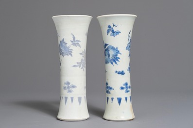 A pair of Chinese blue and white trumpet-shaped vases with floral design, Hatcher cargo, Transitional period