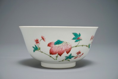 A Chinese famille rose bowl with fine floral design, Qianlong mark, 19/20th C.