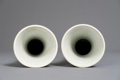 A pair of Chinese blue and white trumpet-shaped vases with floral design, Hatcher cargo, Transitional period