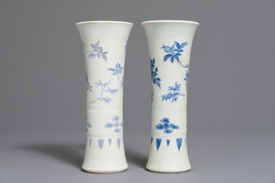 Une paire de vases du Hatcher cargo en porcelaine de Chine bleu et blanc, &eacute;poque Transition