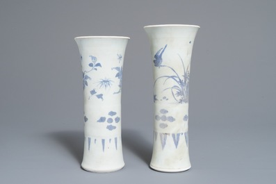 Two Chinese blue and white trumpet-shaped vases with floral design, Hatcher cargo, Transitional period