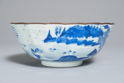 A Chinese blue and white 'Bleu de Hue' bowl for the Vietnamese market, 19th C.