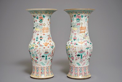 A pair of Chinese famille rose yenyen vases with design of antiquities, 19th C.