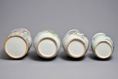 Quatre vases en porcelaine de Chine famille rose, 19/20&egrave;me