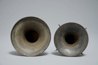 Deux vases de forme gu en bronze, Chine, 17/18&egrave;me