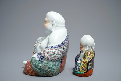 Une figure de Bouddha et une de Shou Lao en porcelaine de Chine famille rose, 19/20&egrave;me