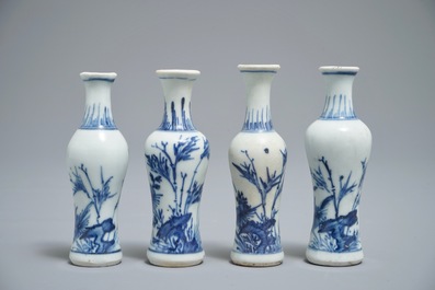 Quatre vases du Hatcher cargo en porcelaine de Chine bleu et blanc, &eacute;poque Transition