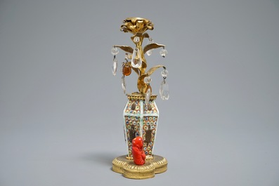 A small lamp composed of Chinese porcelain, coral, rock crystal and amber in a French gilt bronze mount, 19/20th C.