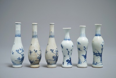 Quatre vases du Hatcher cargo en porcelaine de Chine bleu et blanc, &eacute;poque Transition