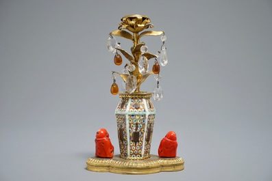 A small lamp composed of Chinese porcelain, coral, rock crystal and amber in a French gilt bronze mount, 19/20th C.