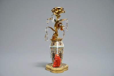 A small lamp composed of Chinese porcelain, coral, rock crystal and amber in a French gilt bronze mount, 19/20th C.