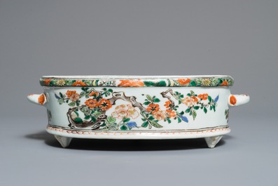 A Chinese famille verte tripod basin with birds among foliage, Kangxi