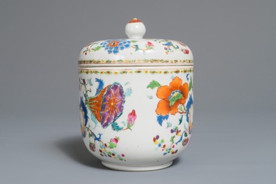 Un pot couvert en porcelaine de Chine famille rose &agrave; d&eacute;cor 'Pompadour', Qianlong, vers 1745