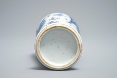 Een Chinese blauwwitte vaas met een qilin, Kangxi