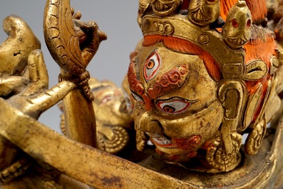 Une figure de Mahakala avec Yab-Yum en bronze dor&eacute;, Sino-Tibet, 19/20&egrave;me