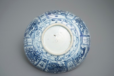 A large Chinese blue and white kraak porcelain bowl with a tiger, Wanli