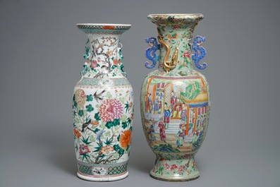 Deux grands vases en porcelaine de Chine famille rose, 19&egrave;me