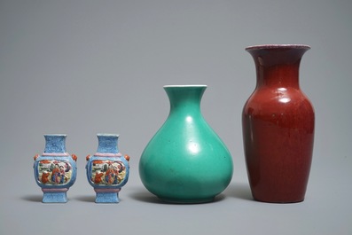Quatre vases en porcelaine de Chine famille rose et monochrome, 19/20&egrave;me