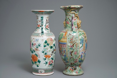 Deux grands vases en porcelaine de Chine famille rose, 19&egrave;me