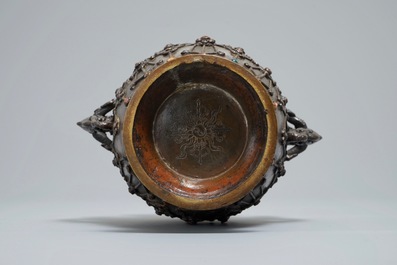 Un vase en bronze incrust&eacute;, Sino-Tibet, 18/19&egrave;me