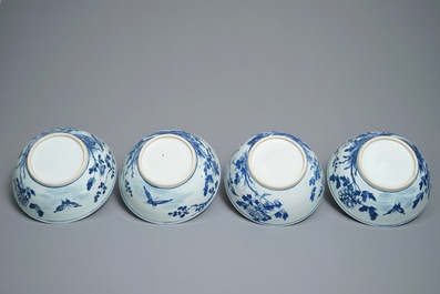 Quatre bols en porcelaine de Chine bleu et blanc aux oiseaux, papillons et fleurs, 19&egrave;me