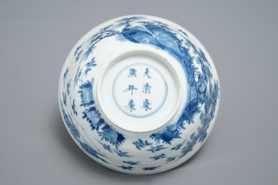 Un bol en porcelaine de Chine bleu et blanc, marque et &eacute;poque de Kangxi