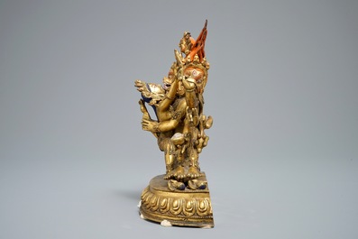 Une figure de Mahakala avec Yab-Yum en bronze dor&eacute;, Sino-Tibet, 19/20&egrave;me