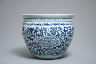 A Chinese blue and white fish bowl with bats and flowers, 19th C.